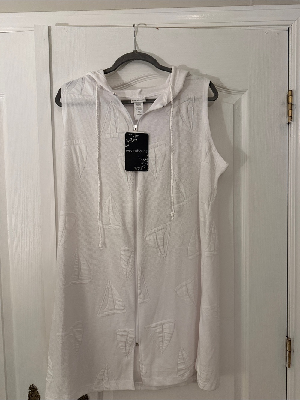 Wearabouts White Hooded Zip-Up beach coverup. With sailboat print
Size L. NWT